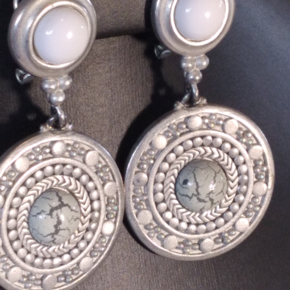 Vintage Liz Claibourne Clip On Earrings. Large Silver Medallion Design Unique - Picture 3 of 12